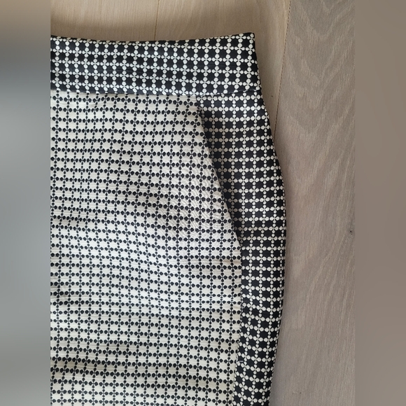 Banana Republic Lined Pencil Skirt - Picture 4 of 10